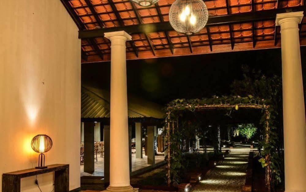 Rangiri Dambulla Resort Exterior photo